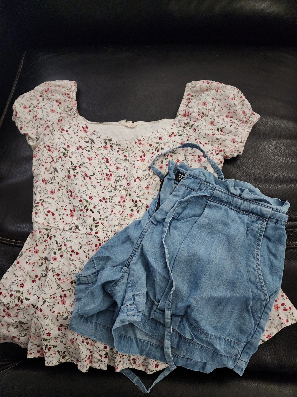 Entro Floral Top with Celebrity Pink Jean Shorts